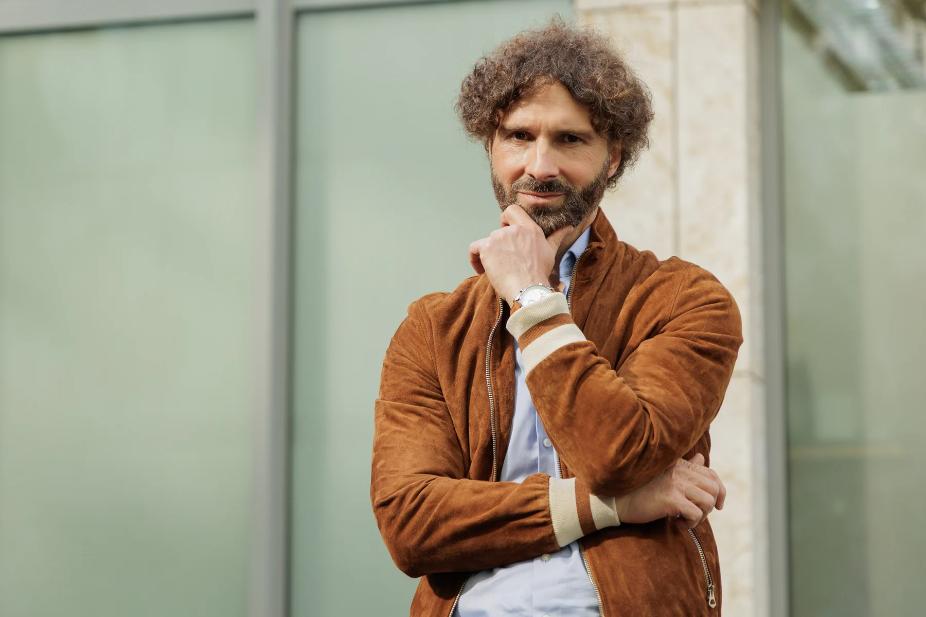 Matthias Dittrich im Gespräch, nachdenklich lächelnd